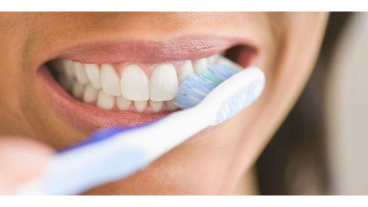 5 Benefits of Brushing Your Teeth Twice a Day