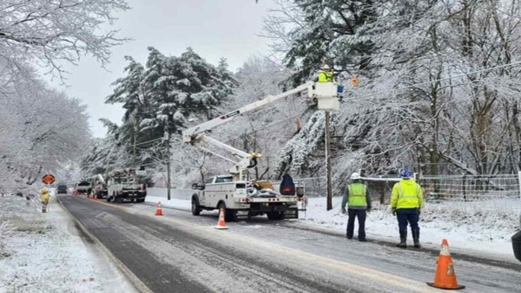 Thousands Without Power Due to Ice Storm in Michigan - Eduvast.com