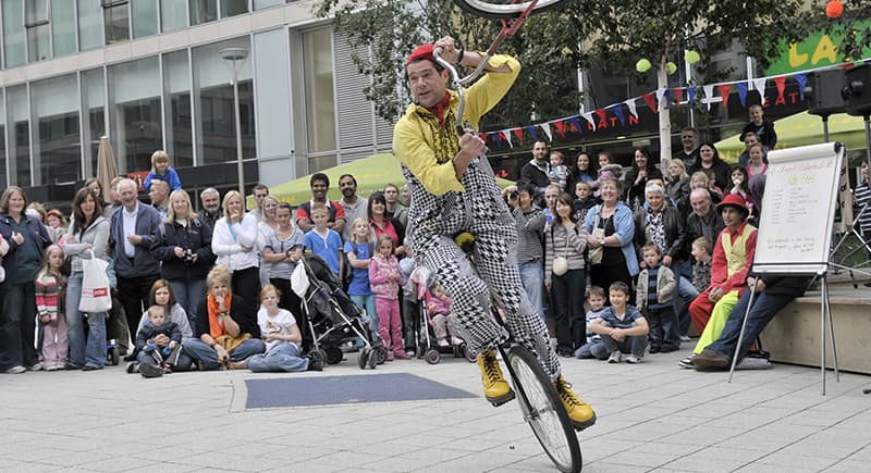 street entertainer
